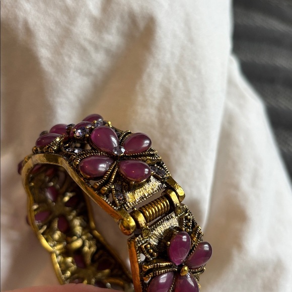 Vintage purple and good Flower Bangle Bracelet with purple gems